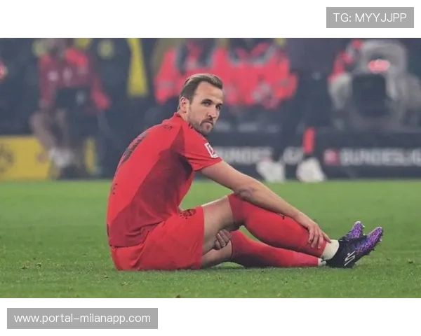 拜仁三度击中门框,凯恩射门中柱错失扩大比分 拜仁三度击中门框,凯恩射门中柱错失扩大比分